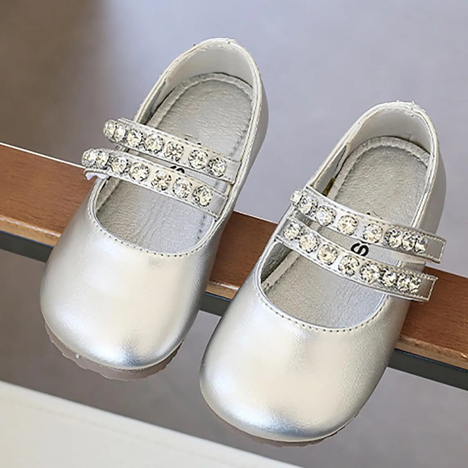 Girls Leather Flat𝐬 Mary Jane Dress Shoes with Pearl Strap Kids Wedding Part𝐲 School Big Kids Slippers for Girls